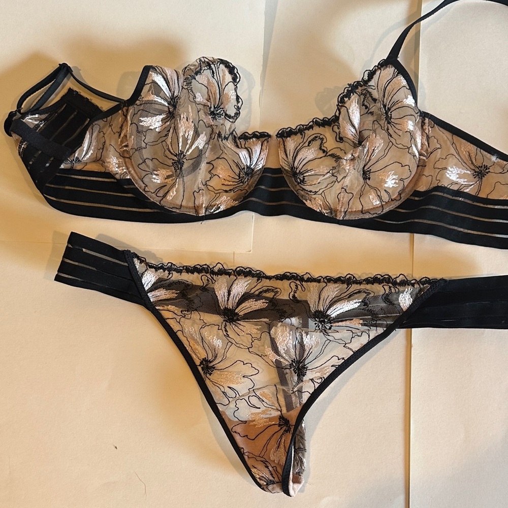 Simone Perele Black and Cream Floral Lace Bra Set